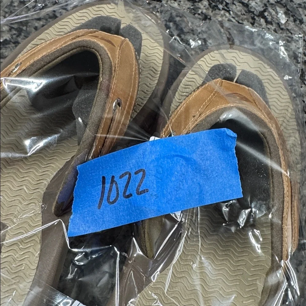 Sperry outer banks leather thongs Flip-Flops NEW M9 W10.5